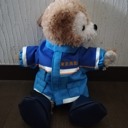 警察官の制服を着たぬいぐるみクマ ぬいぐるみ ダッフィー くまめいと 着せ替え コスチューム 制服