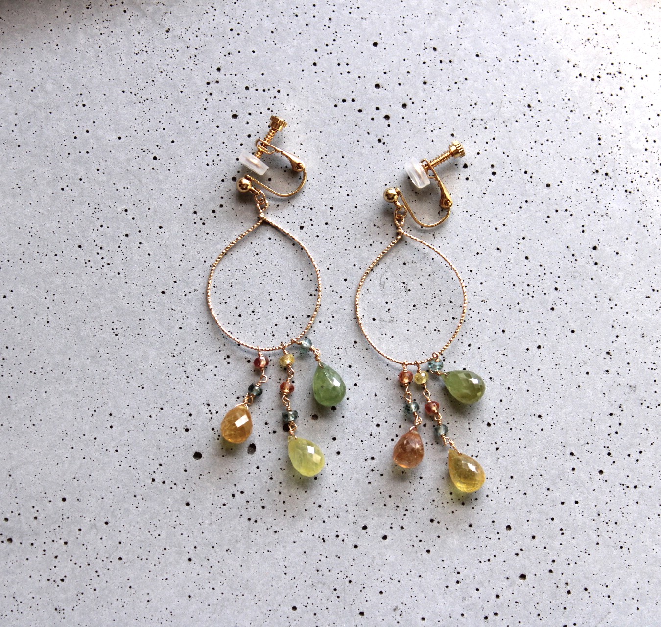 9月の誕生サファイアのフープイヤリング