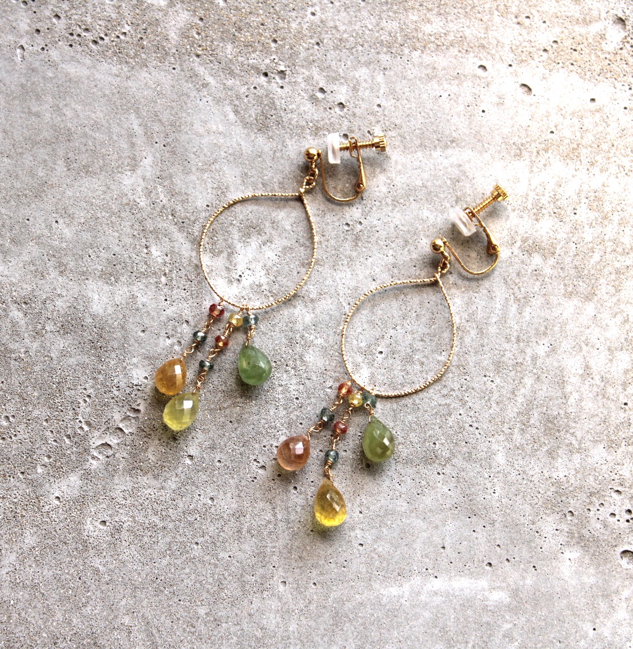 9月の誕生サファイアのフープイヤリング