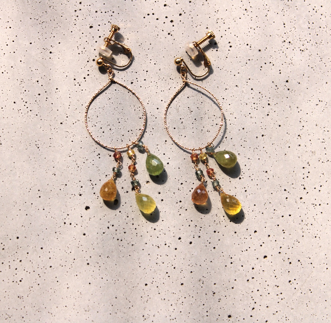 9月の誕生サファイアのフープイヤリング