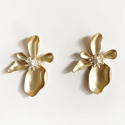 matte fleur studs GOLD 2枚目の画像