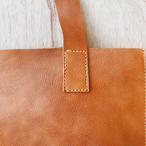 レザートートバック1枚革受注生産品　MOTOR 茶色革チャーム付き レザートートバック1枚革受注生産品 MOTOR 茶色革チャーム付き レザー