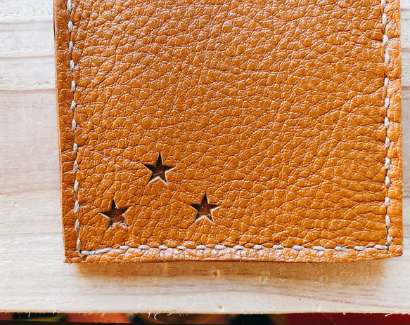 小さな星のレザーカードケース（パスケース/メンズ/レディース/キャッシュレス財布/仕事用/シンプル/プレゼント）キャメル 3枚目の画像