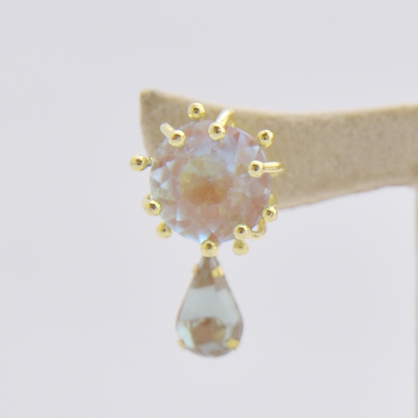 アンフォイルサフィレット　ミルククラウンピアス