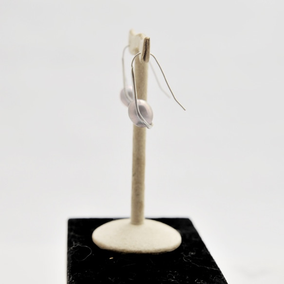 片穴パール（本真珠）ドロップピアス　シルバーモーブ 4枚目の画像