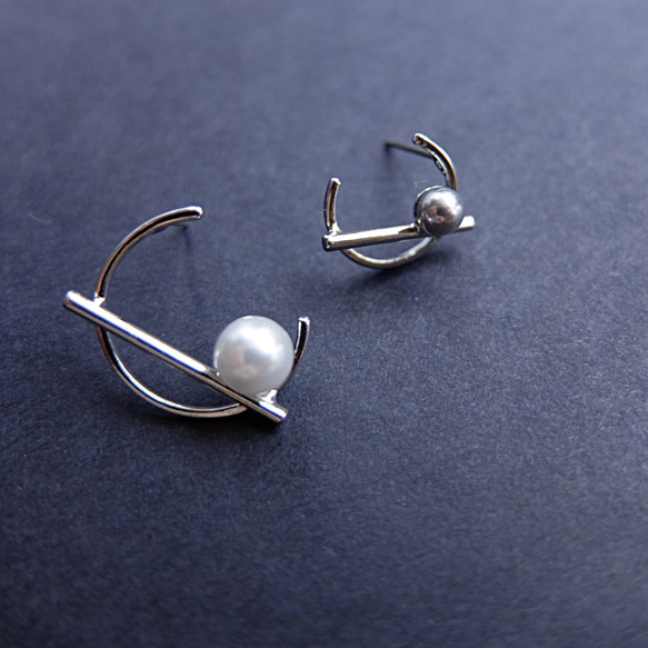 C design -silver＆white pearl-【ピアス】 5枚目の画像