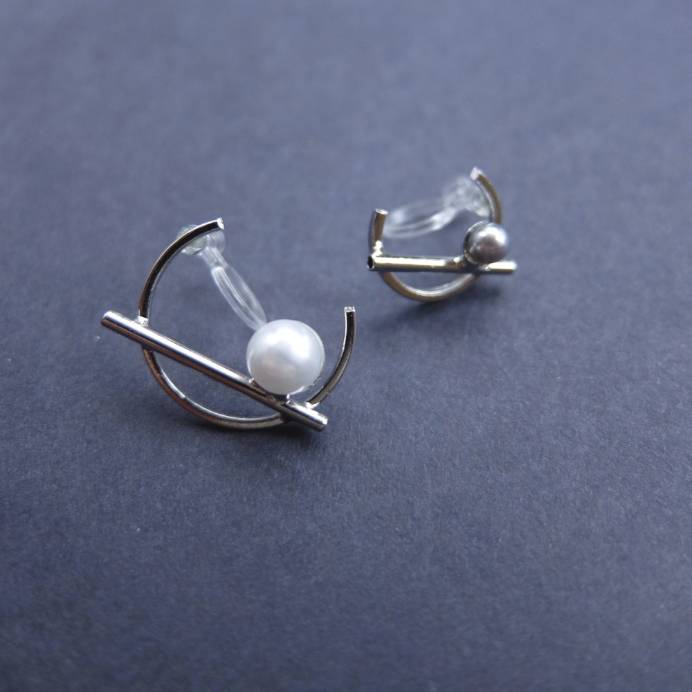 C design-silver＆white pearl-【イヤリング】