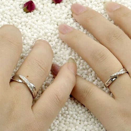 送料無料※即日発送☞婚約指輪 波形 ギフト♥ジルコニア※金属アレ対応