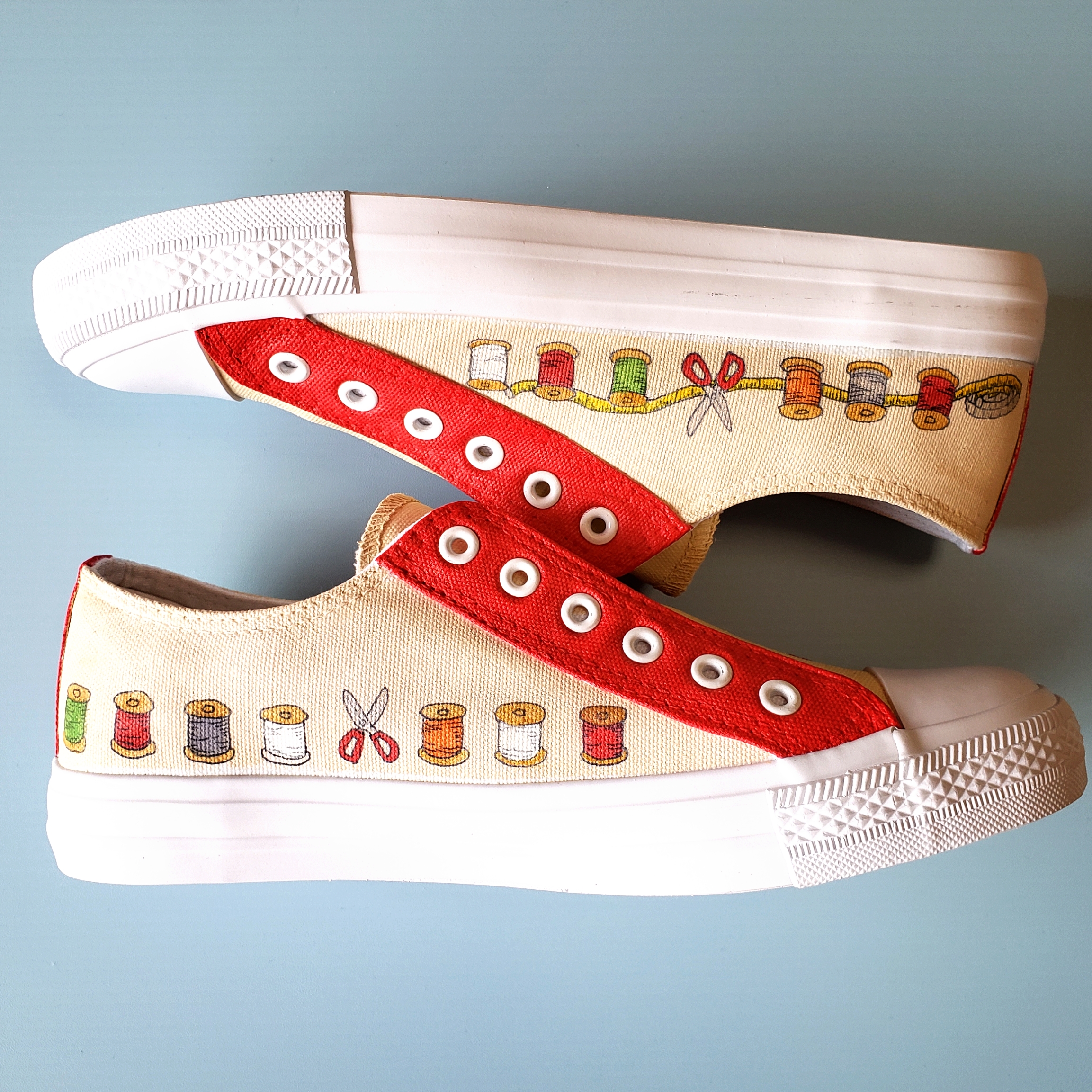 バイカラー「糸とハサミ」大人かわいいスニーカー 色・靴タイプ変更可能【受注制作】脱ぎ履き楽ちんスリッポン