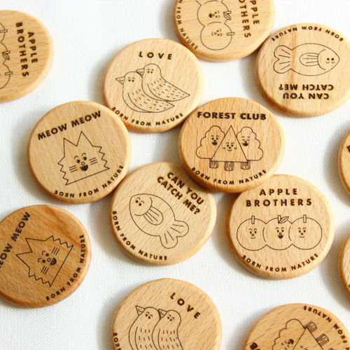 Moko Kobayashi バッジ　ブローチ　バッヂ かしわもち【ブローチ】バッチ バッジ 和菓子 柏餅 こどもの日