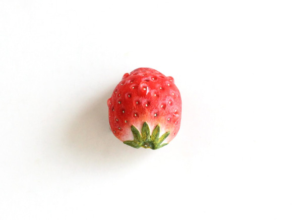 木製新鮮草莓胸針 第3張的照片