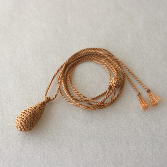 絹糸ネックレス　しずくA・イエロー【箱入り】群馬県産絹糸・手編み 1枚目の画像