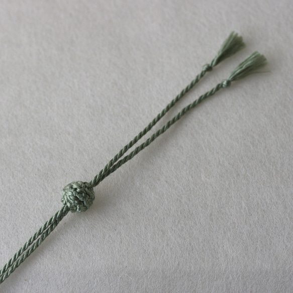 絹糸ネックレス　しずくA・ライトグリーン【箱入り】群馬県産絹糸・手編み 3枚目の画像