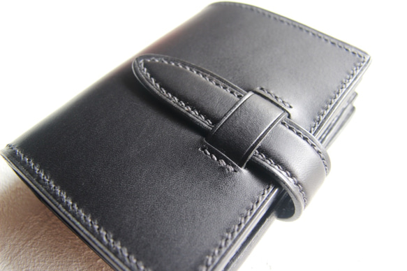 bereca (Black) 使用工匠手工縫製的腰帶式半錢包 / 使用意大利 Buttero 皮革。 第1張的照片