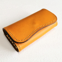 carol (Yellow x Chocolate rim) 鑰匙包由工匠製作或手工縫製/使用意大利 Buttero 皮革。 第1張的照片