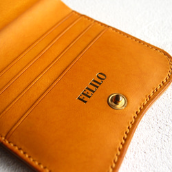 cocora（黃色） 緊湊型皮夾，由工匠手工縫製/採用義大利 Buttero 皮革製成。 第3張的照片