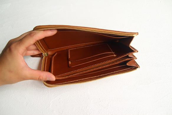 tocon（棕色）工匠手工縫製的L形拉鍊錢包/意大利Minerva盒子和Buttero皮革。 第4張的照片