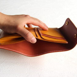 saran(イエロー×ピンク) 職人が手縫いで仕立てたハーフ革財布/イタリア産ミネルバナッパとブッテーロを使用。 4枚目の画像
