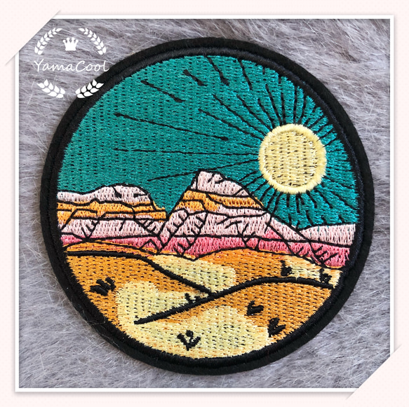 HJ42刺繍アイロンワッペン ★2枚 風景 砂漠　 丸いバッジ 5枚目の画像