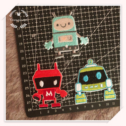 XZ18 スマホ／手帳シール//刺繍アイロンワッペン　3枚セット　ロボット 3枚目の画像