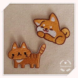 XZ19スマホ／手帳シール//刺繍アイロンワッペン　2枚分　ねこといぬ 2枚目の画像