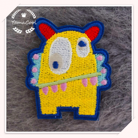 【B44】可愛い刺繍ワッペン 2枚 コウモリ モンスター★ 5枚目の画像