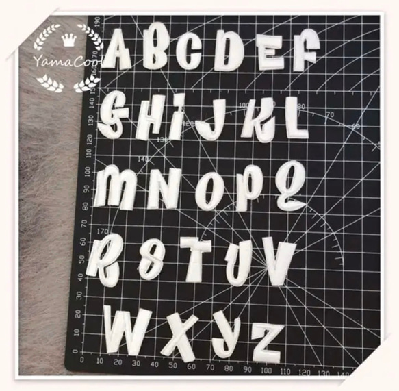 F33 アルファベット刺繍ワッペン★4枚分　ブラック　シンプル　　 2枚目の画像
