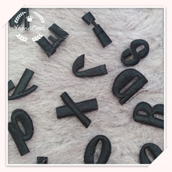 F33 アルファベット刺繍ワッペン★4枚分　ブラック　シンプル　　 3枚目の画像