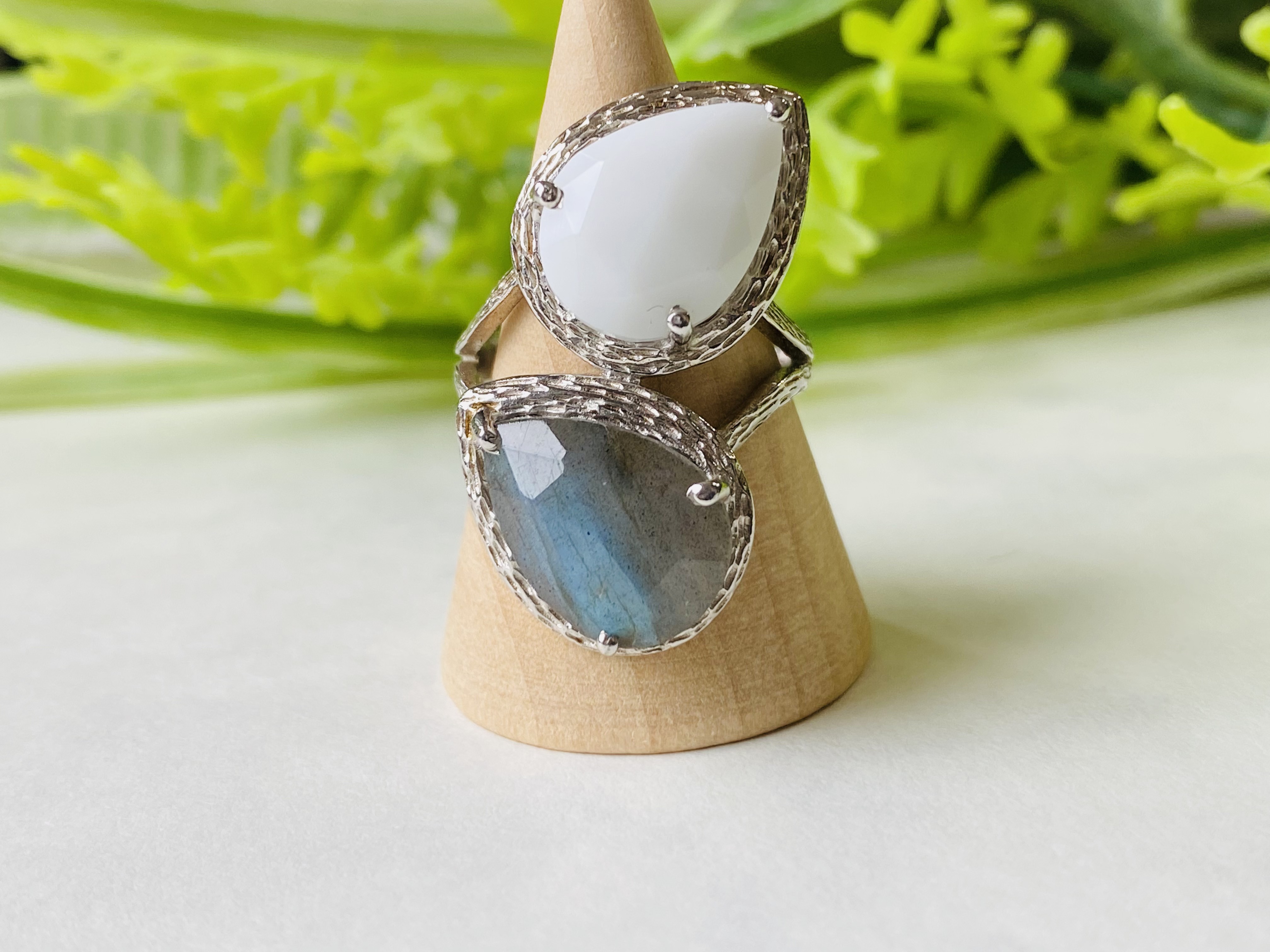 《SV925＋ロジウムコーティング》天然石リング◇ホワイトアゲート◇ラブラドライト