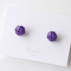 本革〈紫〉たま ピアス・イヤリング 2枚目の画像
