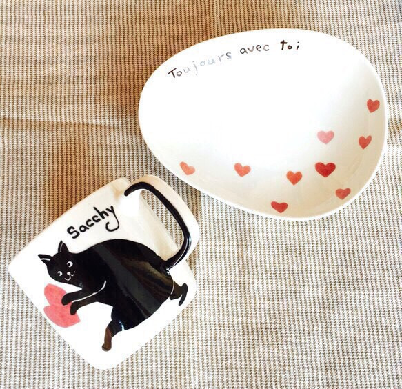 ハートをお届けする猫カップとお皿のセット〜名入れOK〜 1枚目の画像
