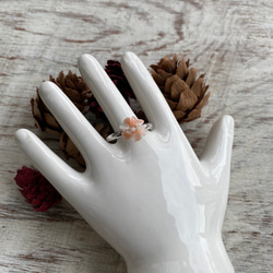 宝石珊瑚・フリーサイズリング❀︎繊細な花彫刻 5枚目の画像
