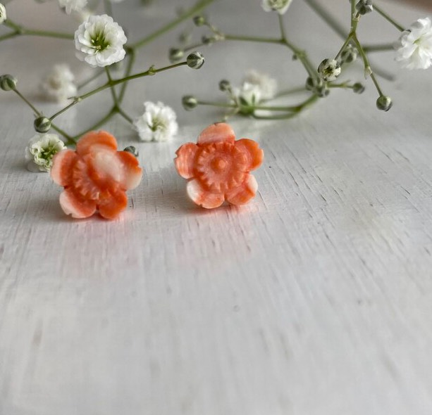 ニッポン・梅・伝統工芸彫刻品・土佐の海より…モモイロサンゴのピアス