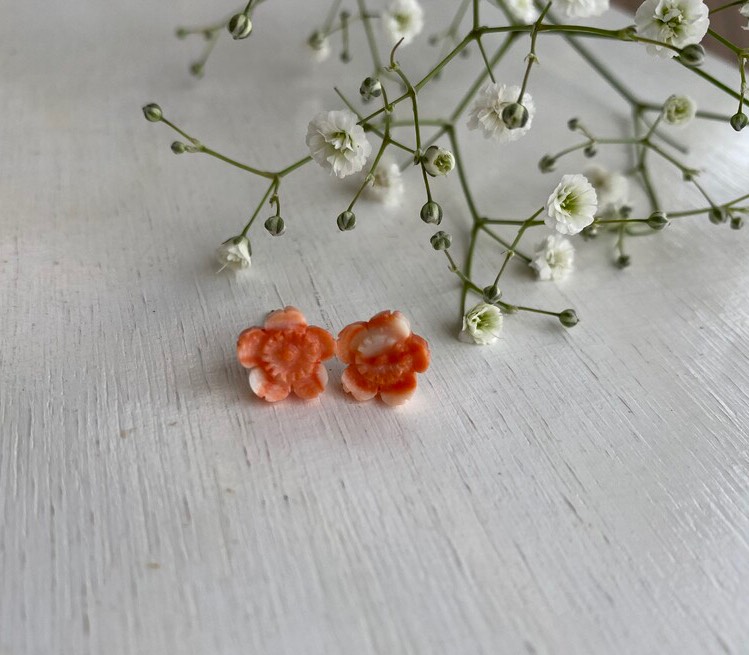 ニッポン・梅・伝統工芸彫刻品・土佐の海より…モモイロサンゴのピアス