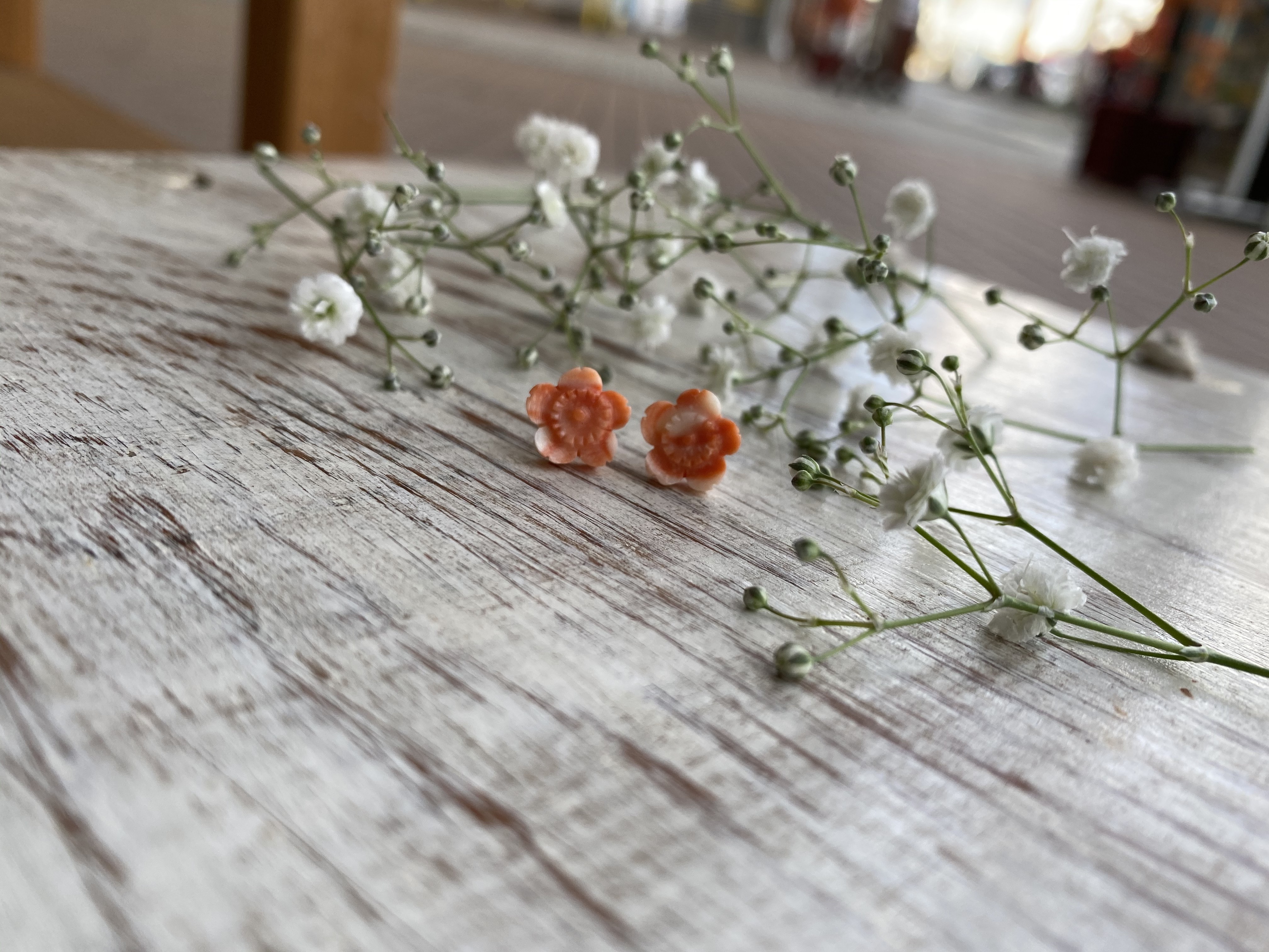 ニッポン・梅・伝統工芸彫刻品・土佐の海より…モモイロサンゴのピアス