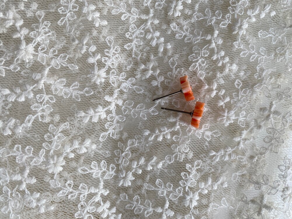 ニッポン・梅・伝統工芸彫刻品・土佐の海より…モモイロサンゴのピアス