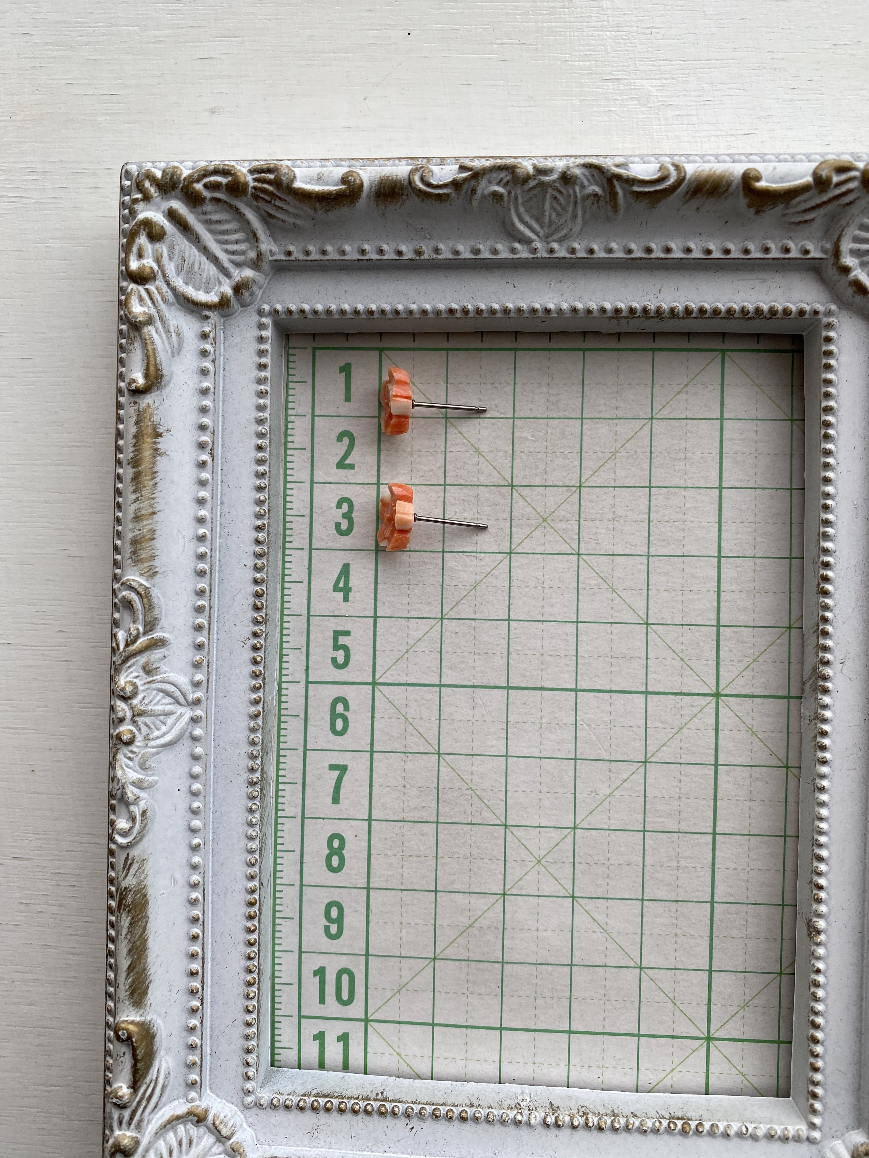 ニッポン・梅・伝統工芸彫刻品・土佐の海より…モモイロサンゴのピアス