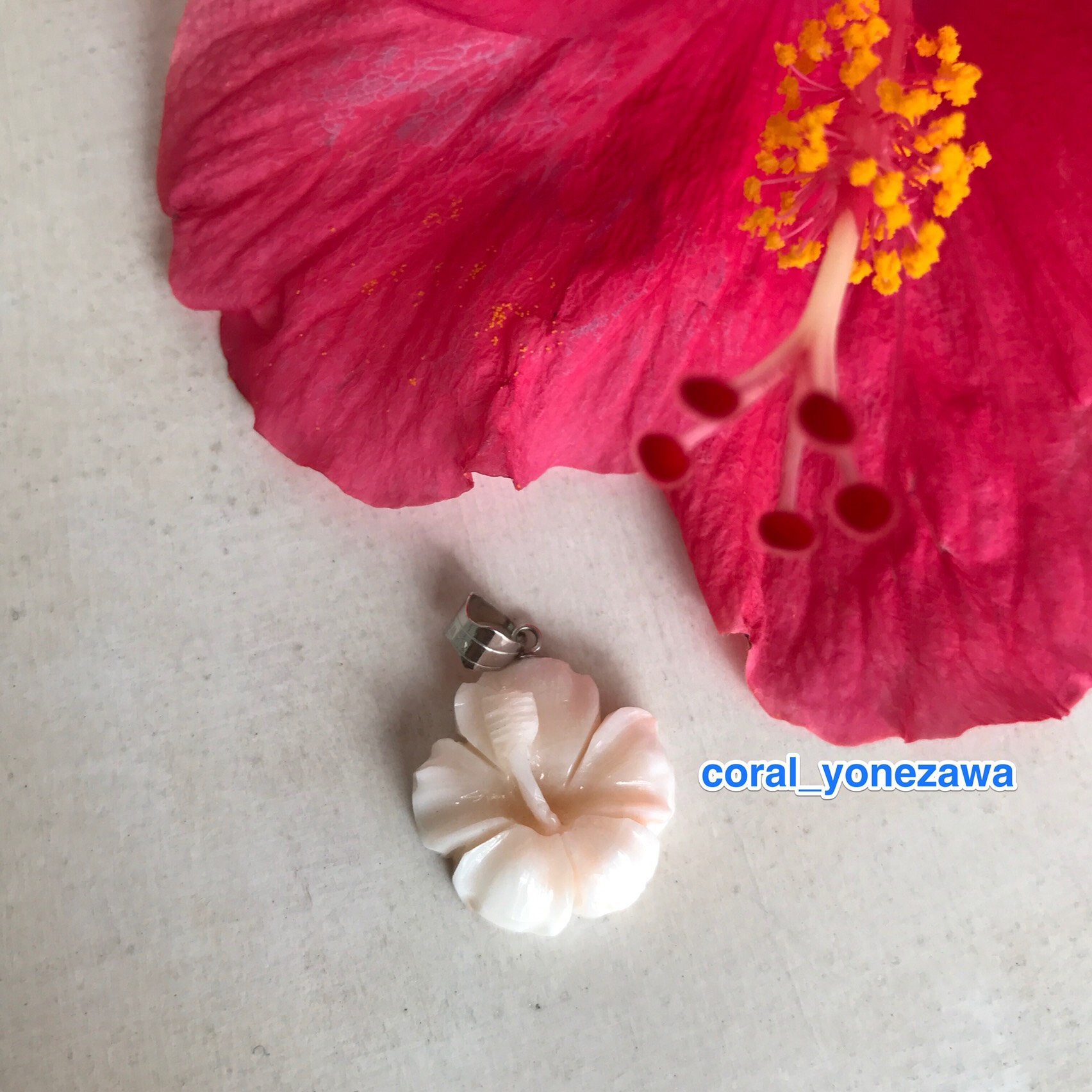 coralハイビスカス・ペンダントヘッド〜w〜