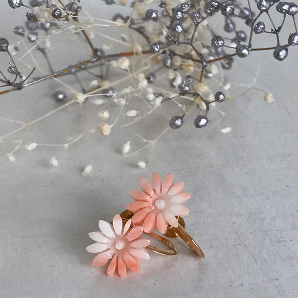 緊急値下げ☆K18可愛らしいお花のイヤリング・coral 2枚目の画像