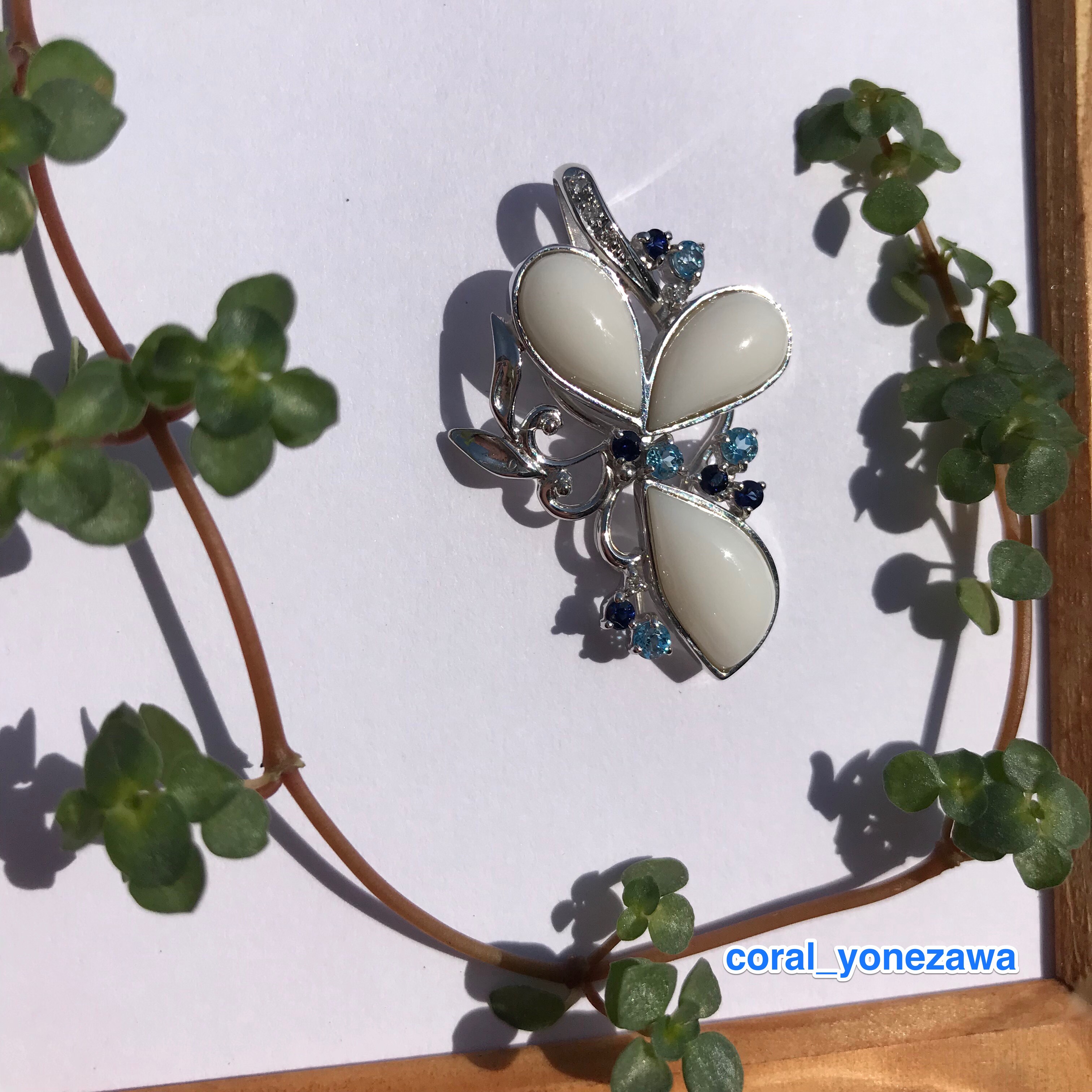 爽やかカラーのペンダントヘッド〜白珊瑚・サファイア・ブルートパーズ〜