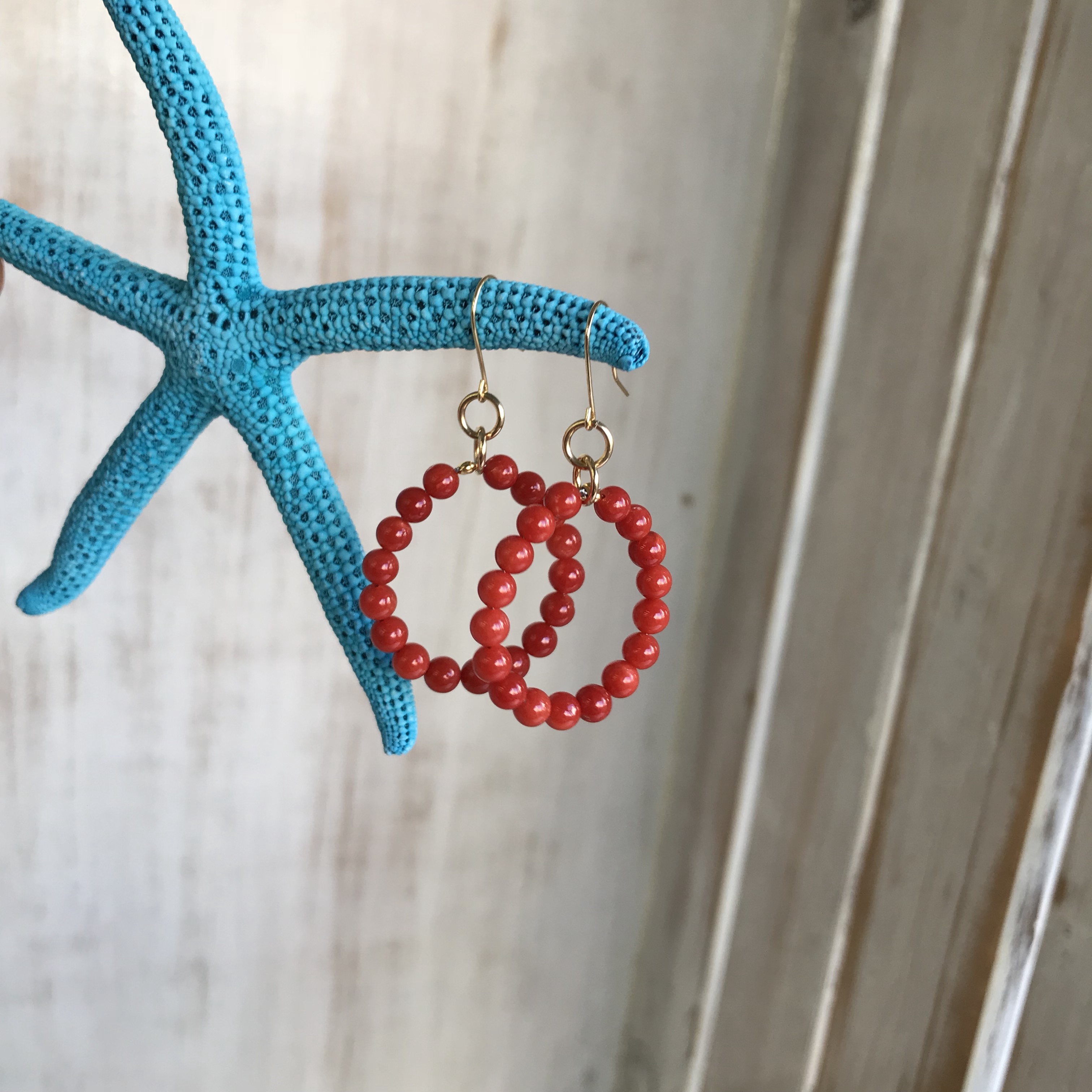 K18イエローゴールド赤い珊瑚のフープピアス