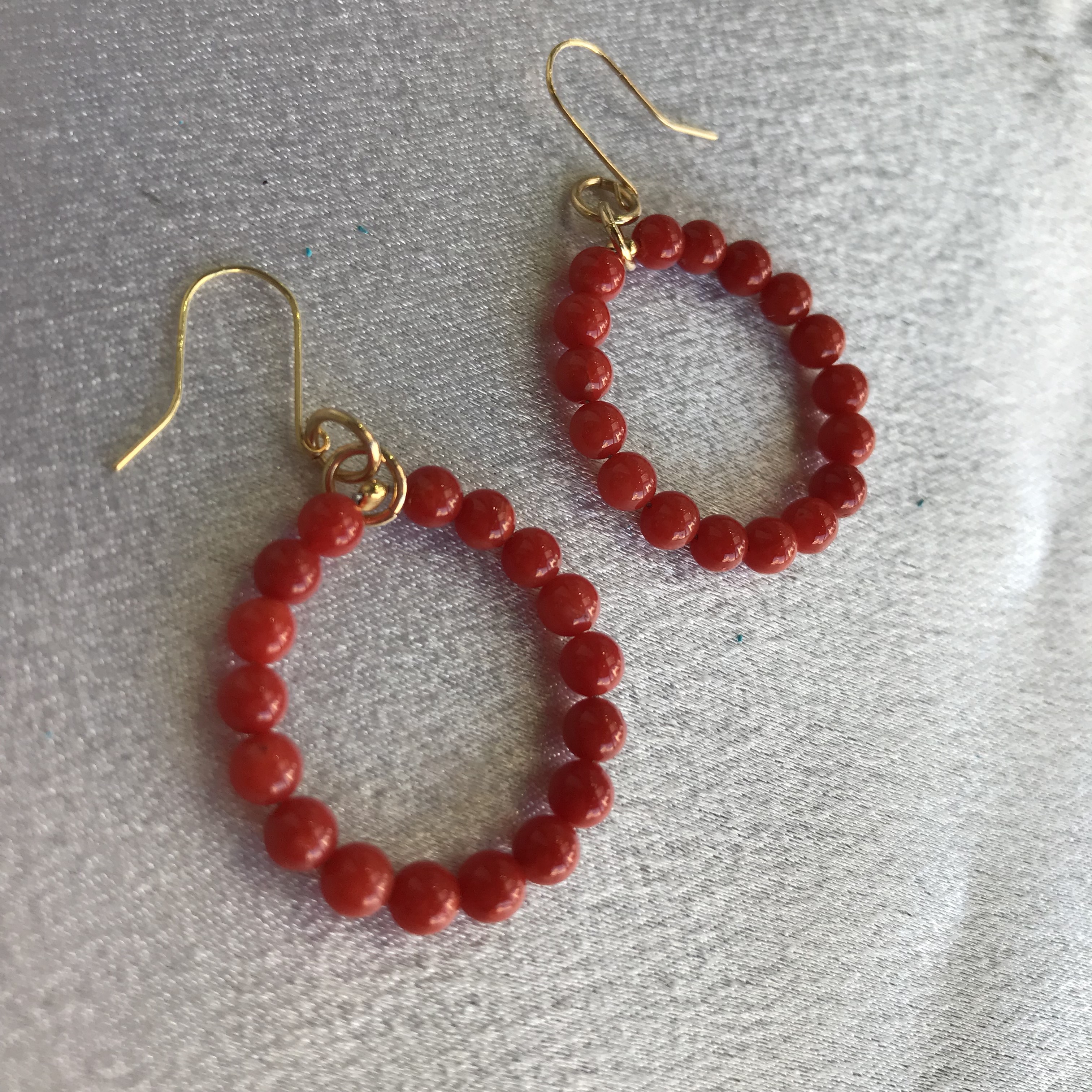 K18イエローゴールド赤い珊瑚のフープピアス