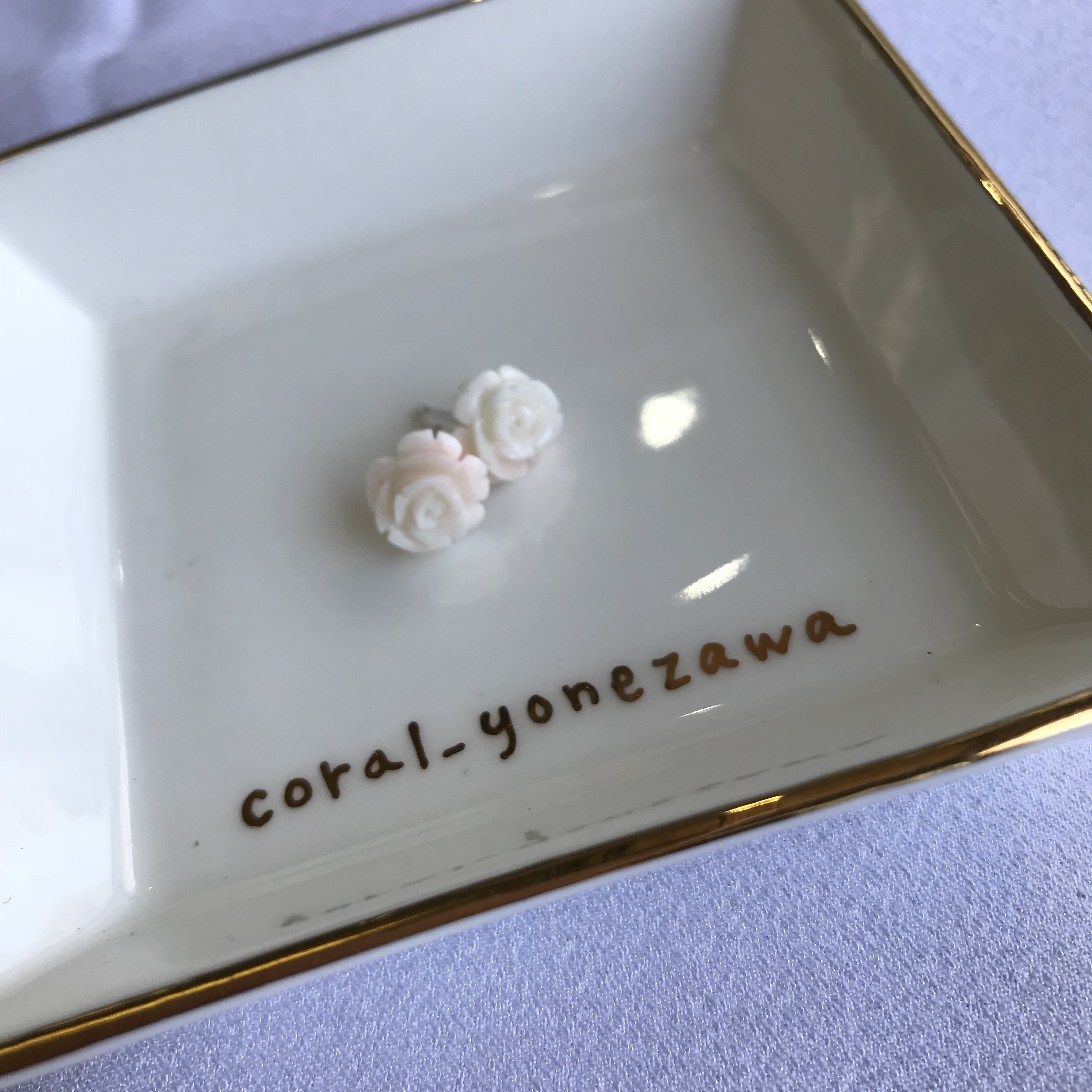 ホワイトローズ・white coral・K14WGピアス