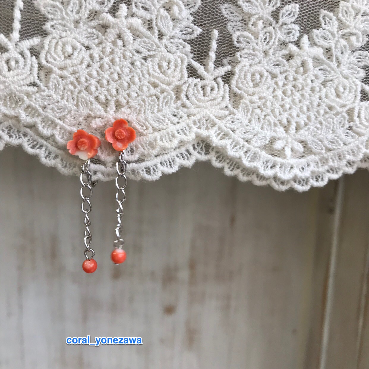 モモイロサンゴのイヤリング