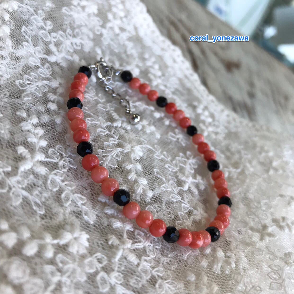 宝石珊瑚ブレスレット〜御守り珊瑚とお守りオニキス（ブラックカルセドニー）〜タ