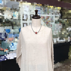 シックな装い…イソバナサンゴとヘマタイトのおしゃれネックレス 3枚目の画像