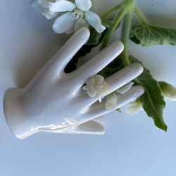 宝石珊瑚・フリーサイズファッションリング・純白の白百合 6枚目の画像
