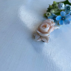 【お買い得品】⭐︎ツボミ・ローズの珊瑚彫刻ブローチ〜淡いピンク珊瑚~ 5枚目の画像