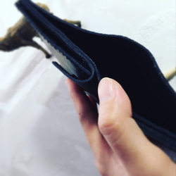 ダコタヌメ革の二つ折財布 3枚目の画像