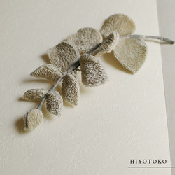 草木染め布花のブローチ「ユーカリ」 5枚目の画像